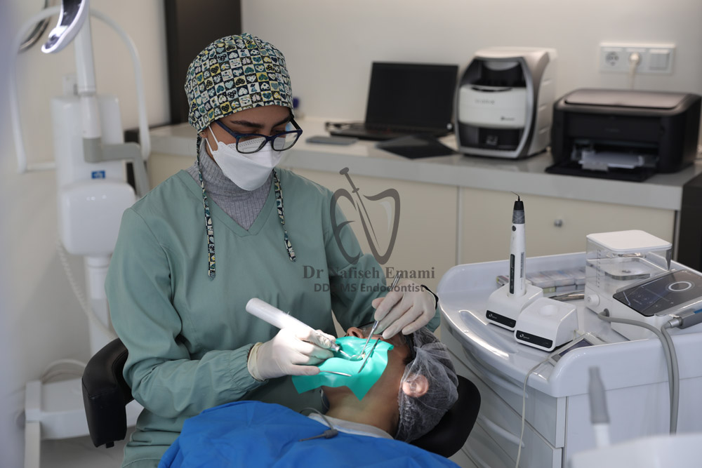 متخصص درمان ریشه دندان